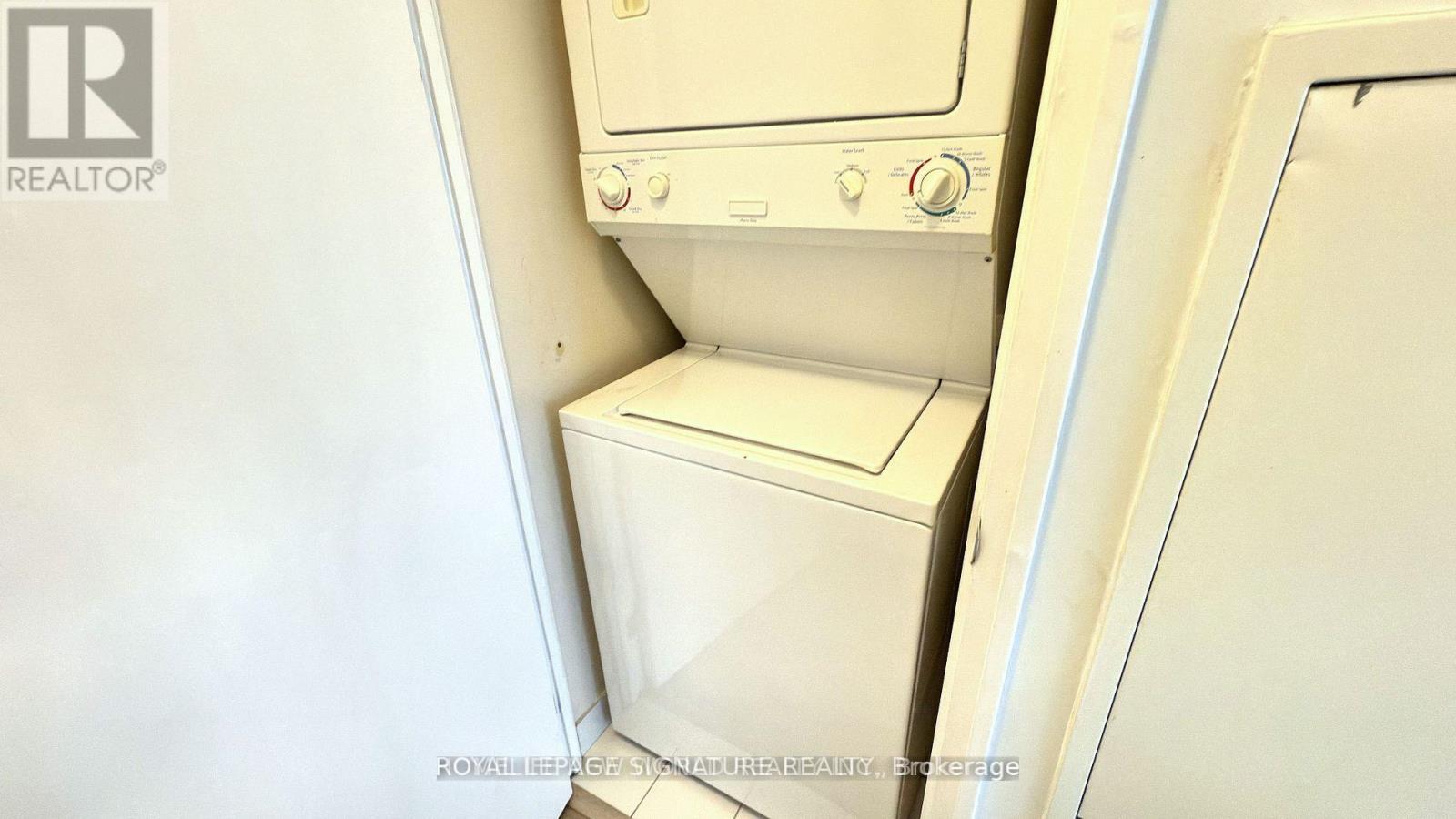 1806 - 220 Victoria Street, Toronto, Ontario  M5B 2R6 - Photo 9 - C12558048