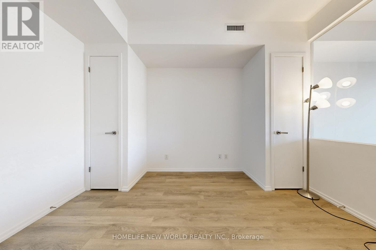 4303 - 197 Yonge Street, Toronto, Ontario  M5B 1M4 - Photo 10 - C12558108