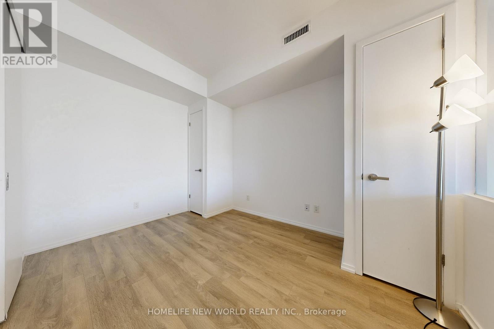 4303 - 197 Yonge Street, Toronto, Ontario  M5B 1M4 - Photo 11 - C12558108