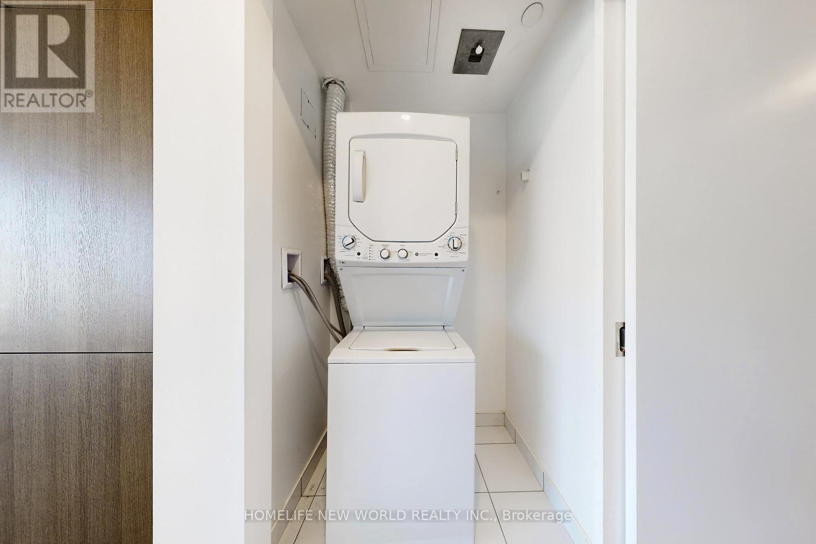 4303 - 197 Yonge Street, Toronto, Ontario  M5B 1M4 - Photo 14 - C12558108