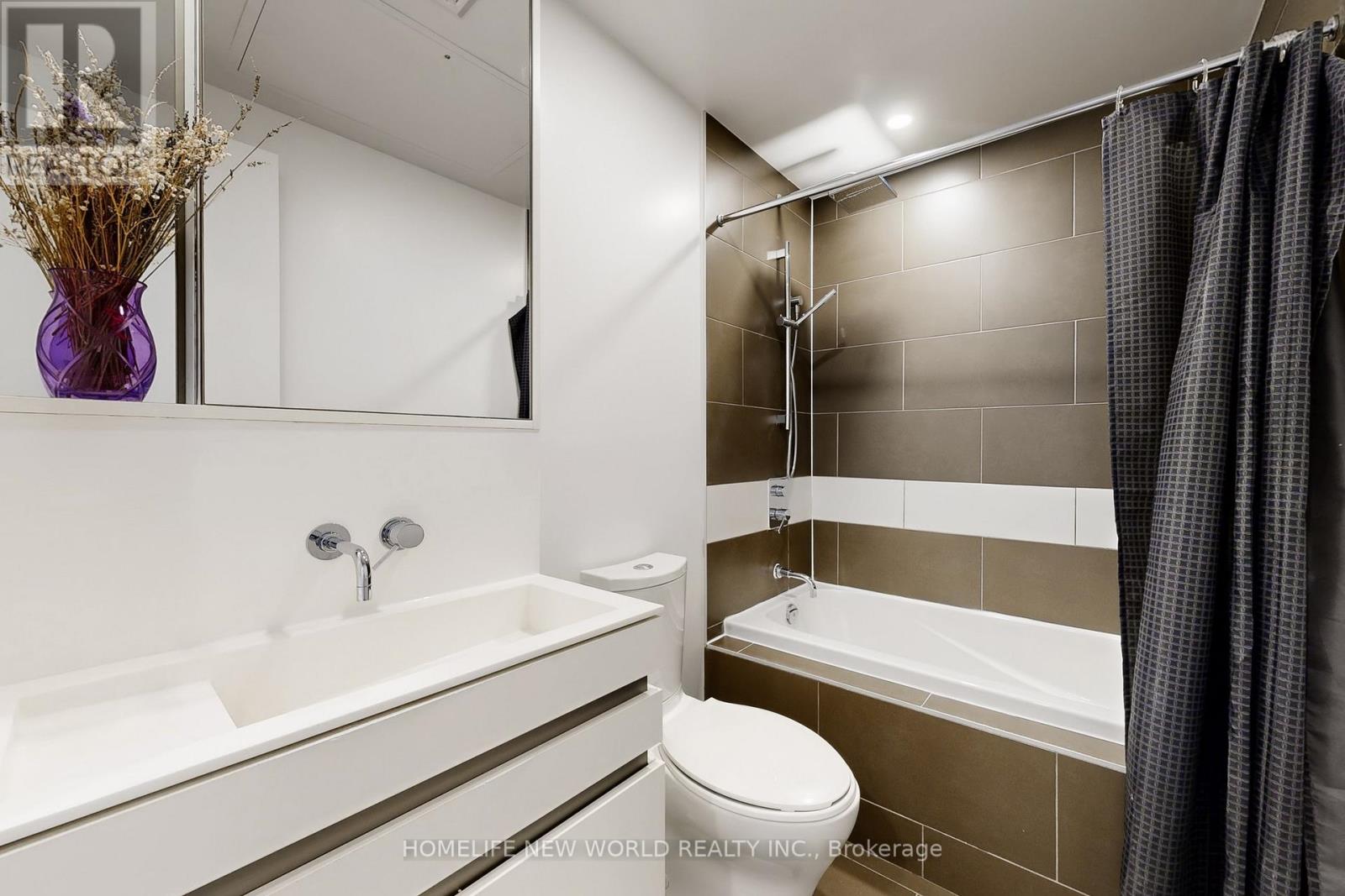 4303 - 197 Yonge Street, Toronto, Ontario  M5B 1M4 - Photo 15 - C12558108