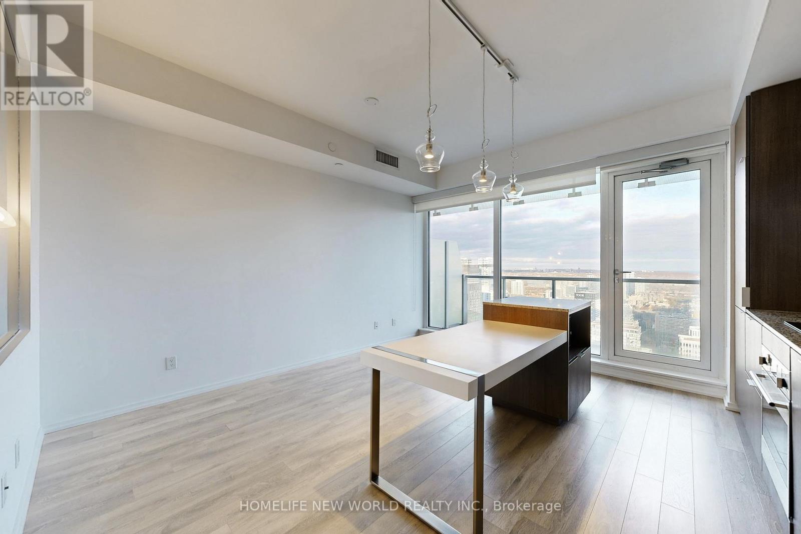 4303 - 197 Yonge Street, Toronto, Ontario  M5B 1M4 - Photo 4 - C12558108