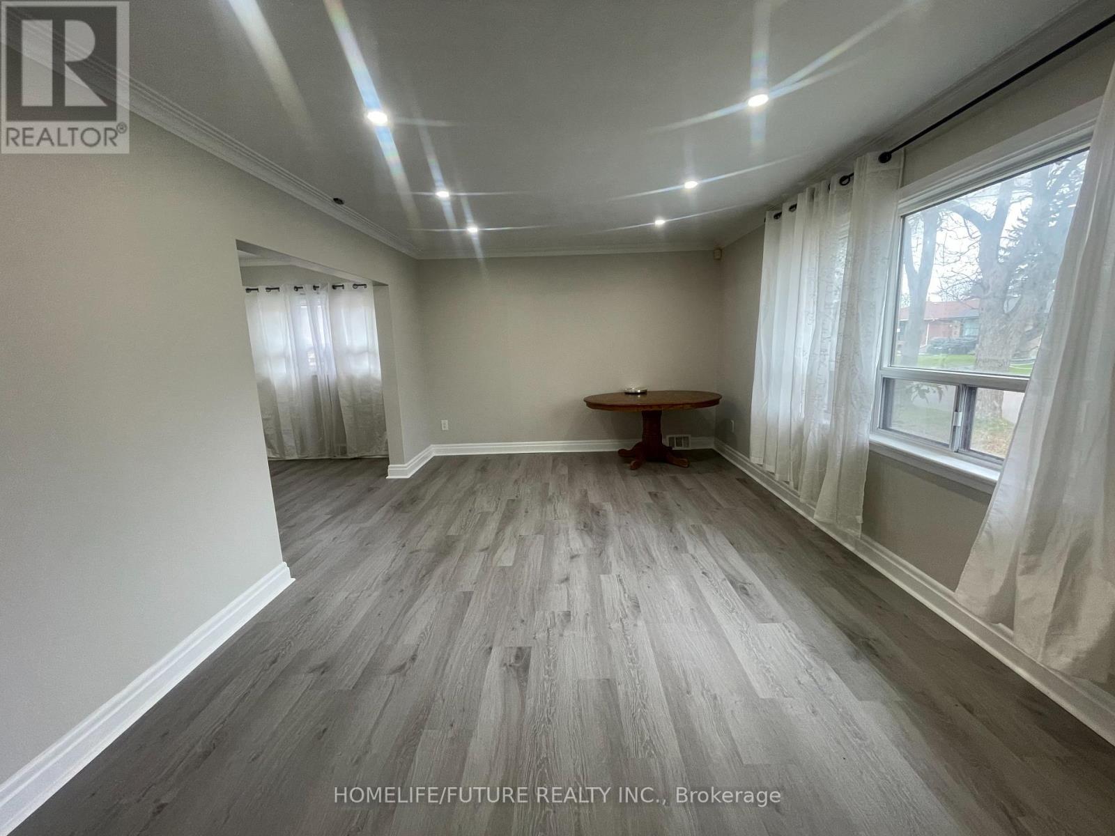 17 Flintridge Road, Toronto, Ontario  M1P 1C2 - Photo 10 - E12534418