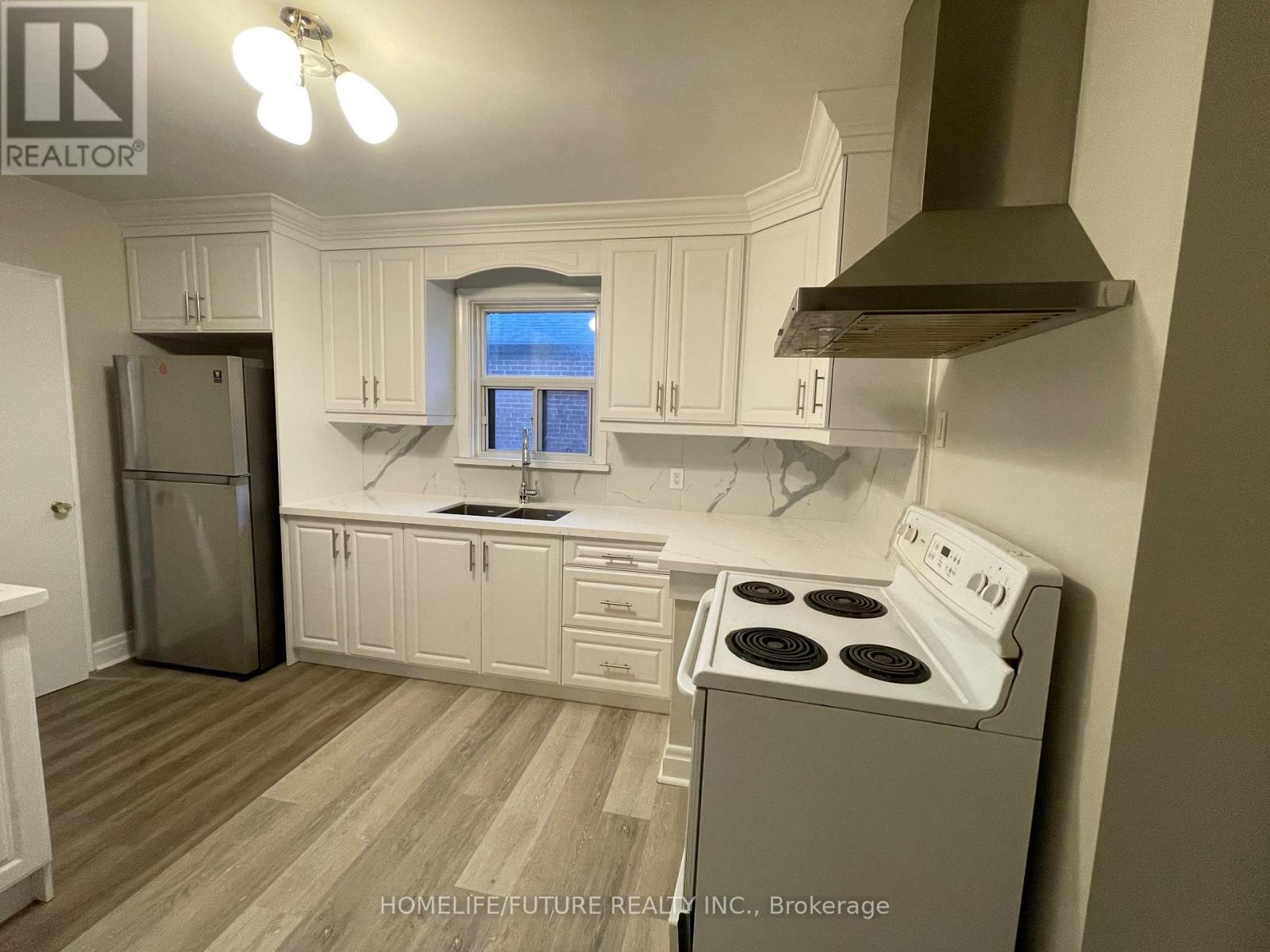 17 Flintridge Road, Toronto, Ontario  M1P 1C2 - Photo 2 - E12534418