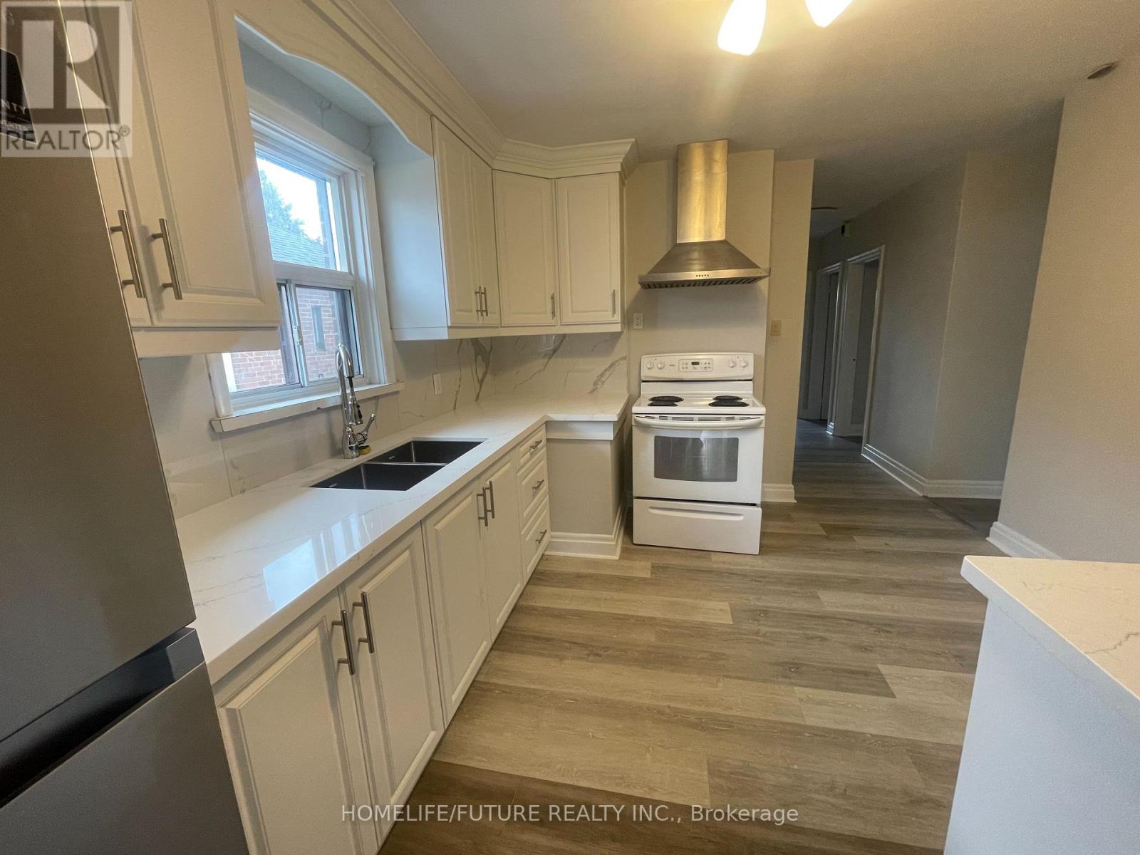 17 Flintridge Road, Toronto, Ontario  M1P 1C2 - Photo 3 - E12534418