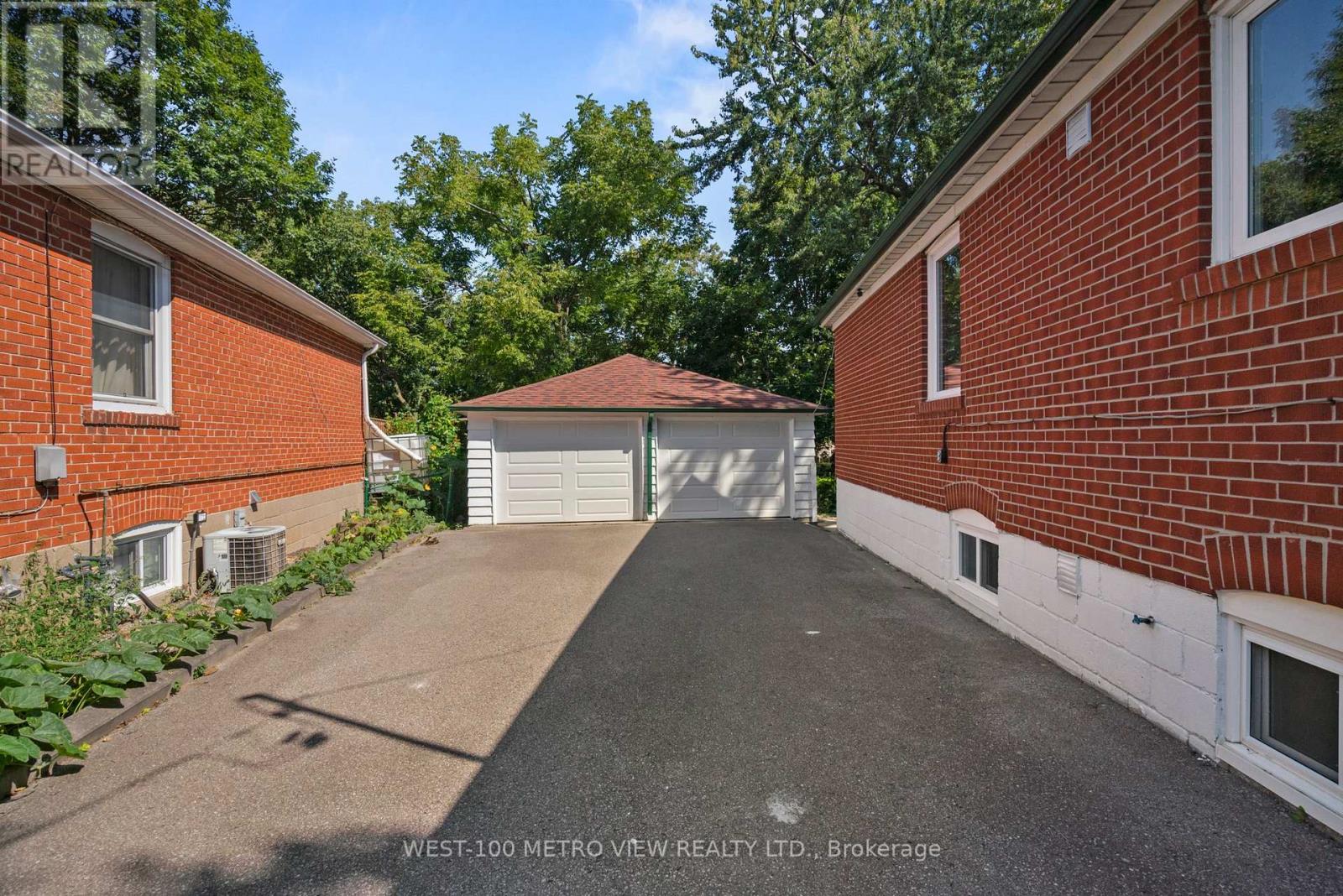 31 Rossford Road, Toronto, Ontario  M1R 4B2 - Photo 2 - E12518132