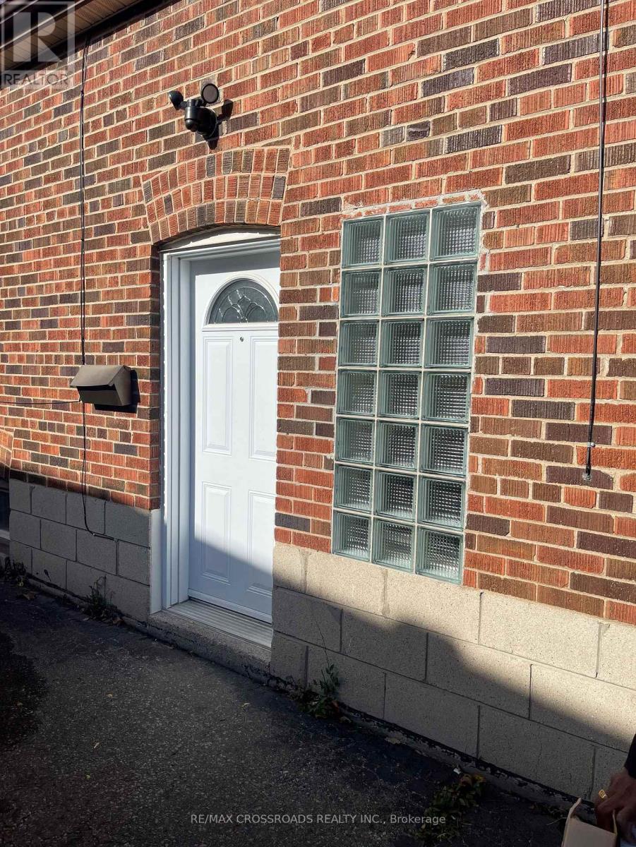 56 HARRIS PARK DRIVE, Toronto, Ontario