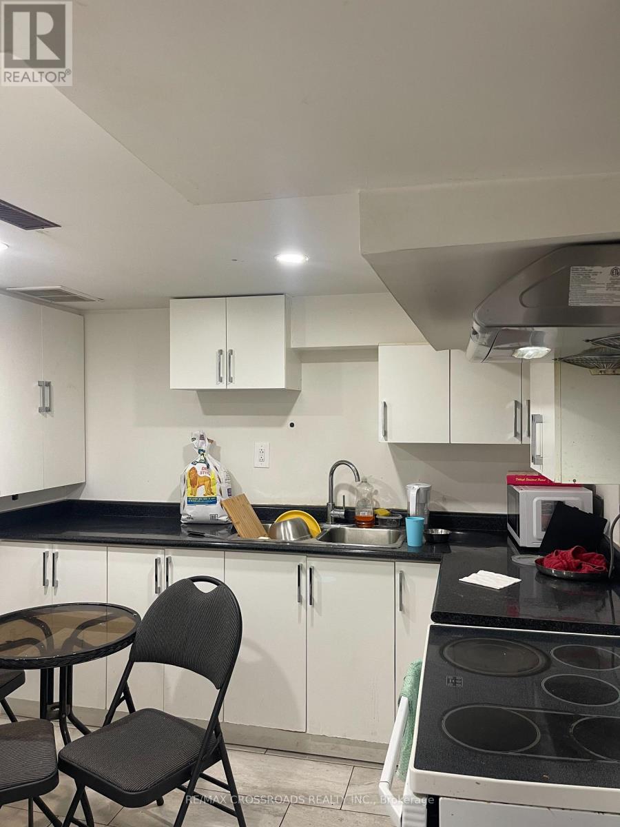 56 Harris Park Drive, Toronto, Ontario  M1L 3A7 - Photo 4 - E12557902