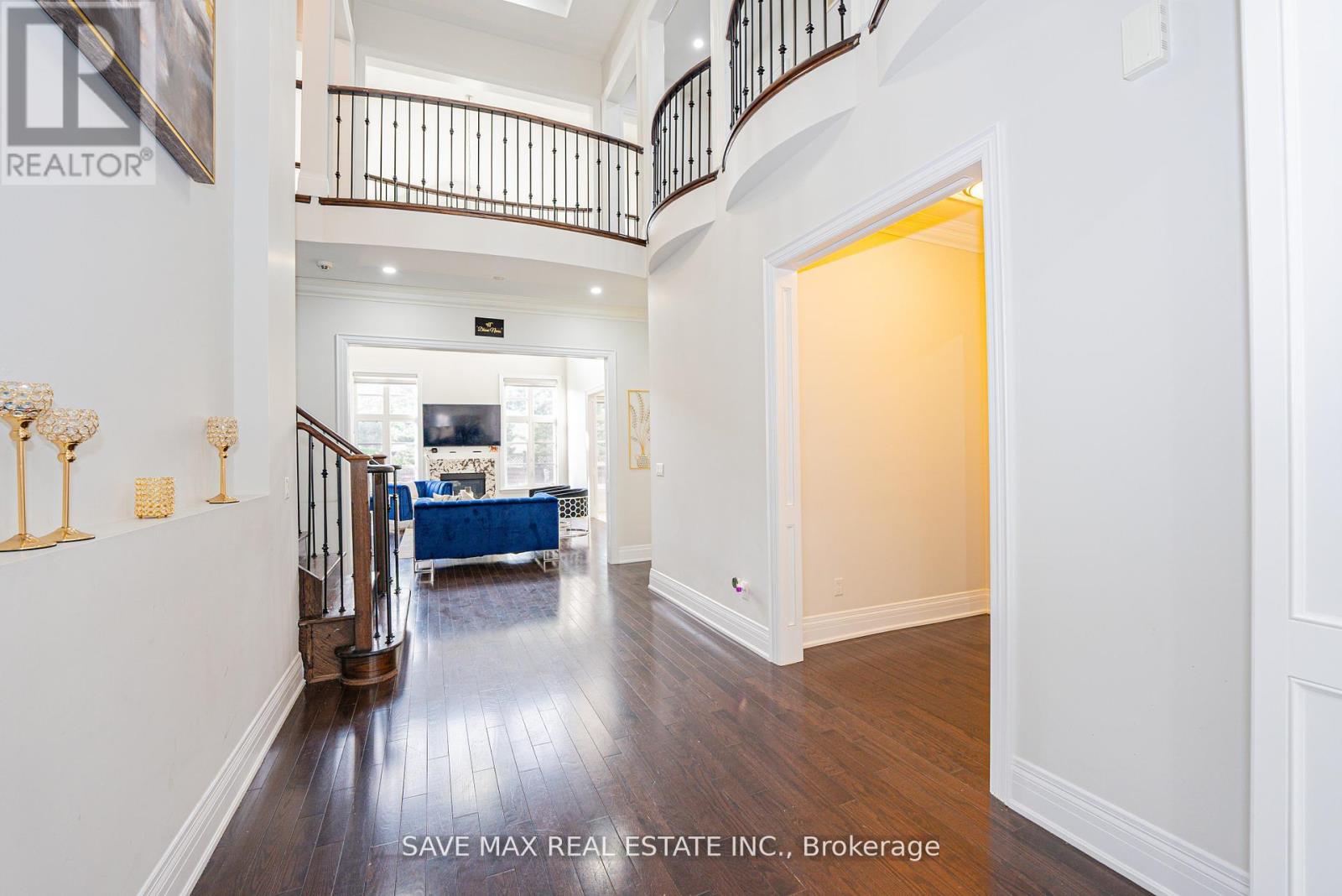 95 Sarracini Crescent, Vaughan, Ontario  L4L 3S9 - Photo 9 - N12557890