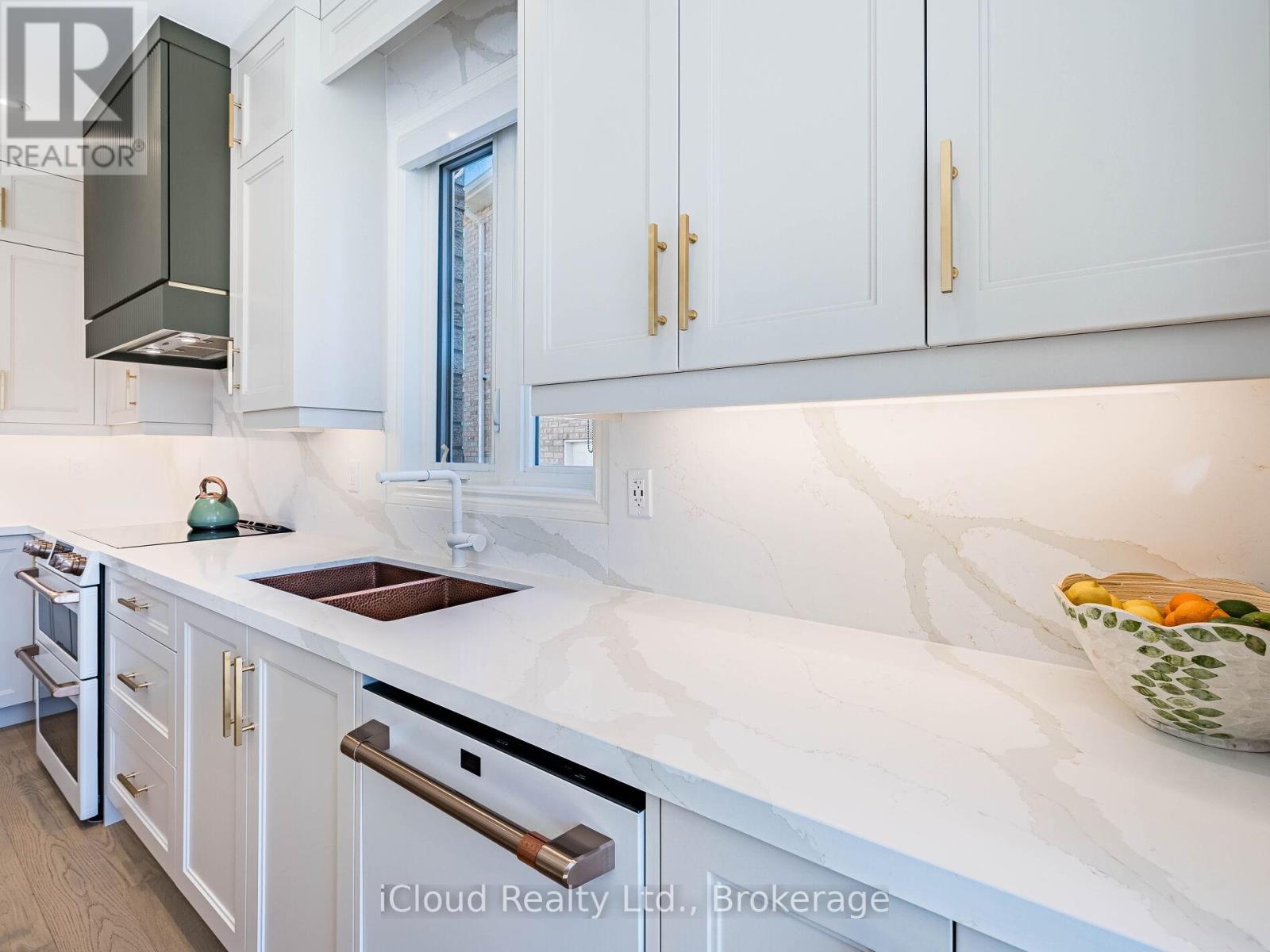 207 Rutherford Road, Bradford West Gwillimbury, Ontario  L3X 0X5 - Photo 17 - N12557892