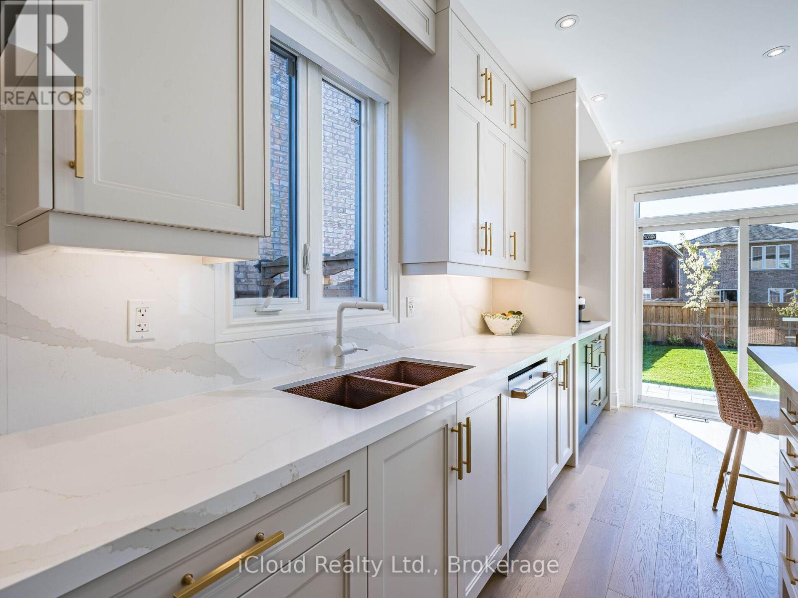 207 Rutherford Road, Bradford West Gwillimbury, Ontario  L3X 0X5 - Photo 20 - N12557892