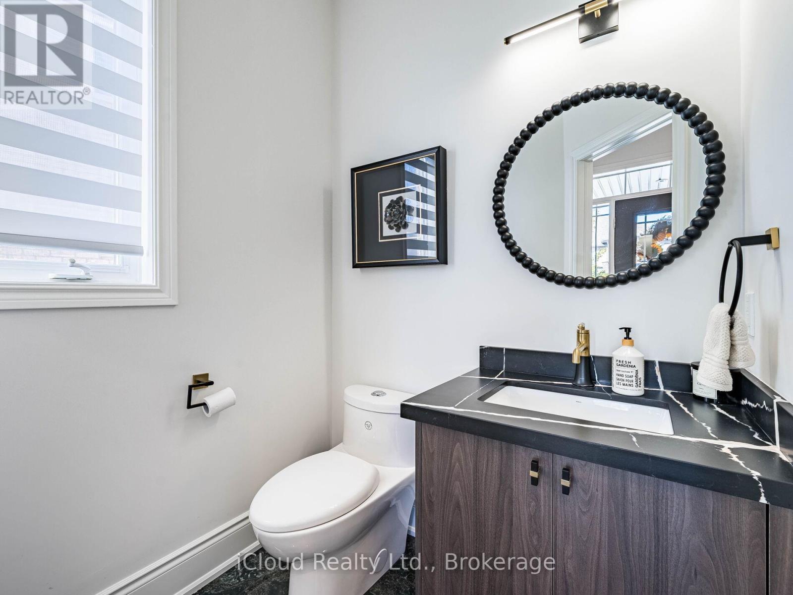 207 Rutherford Road, Bradford West Gwillimbury, Ontario  L3X 0X5 - Photo 22 - N12557892