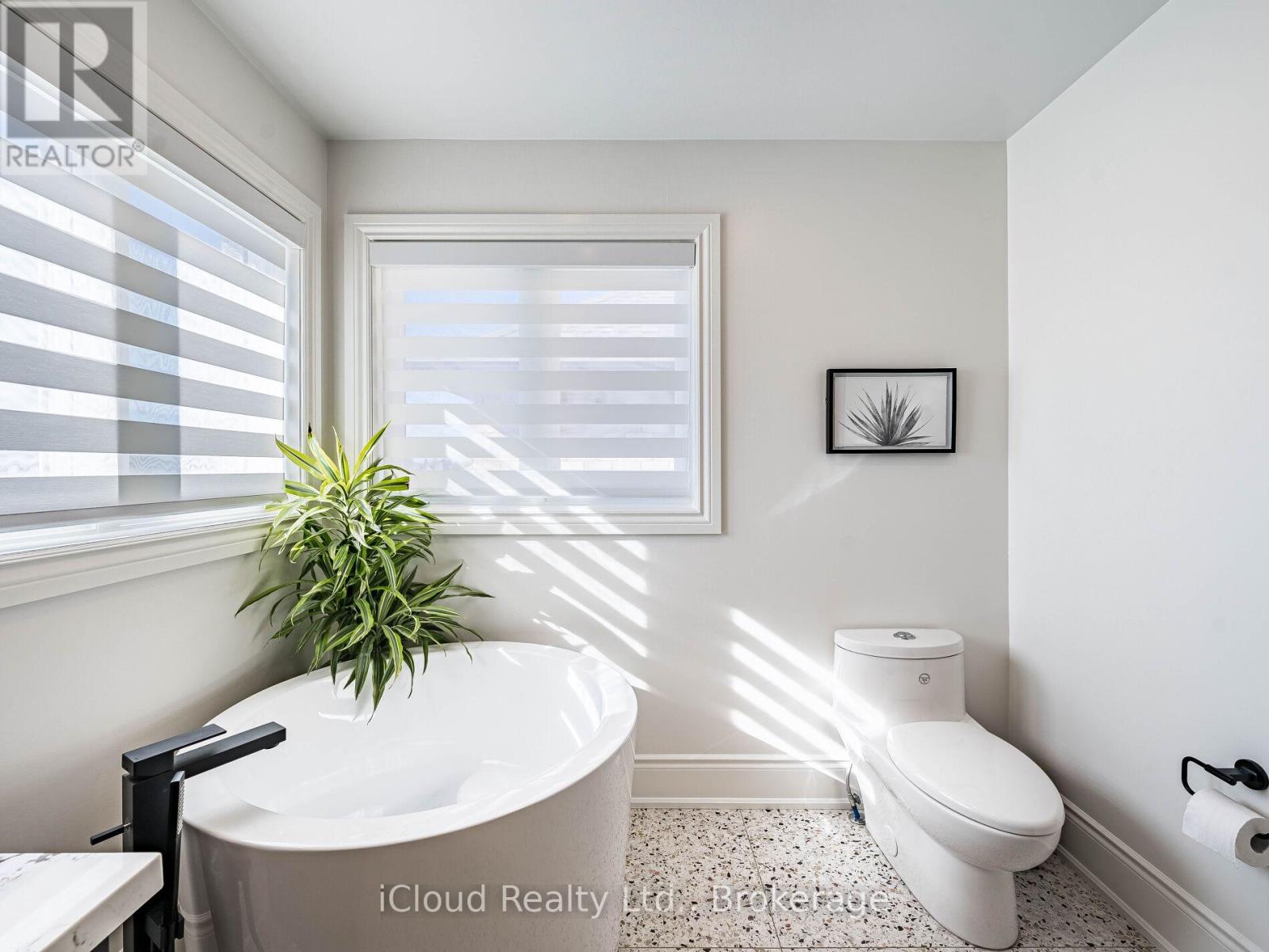 207 Rutherford Road, Bradford West Gwillimbury, Ontario  L3X 0X5 - Photo 32 - N12557892