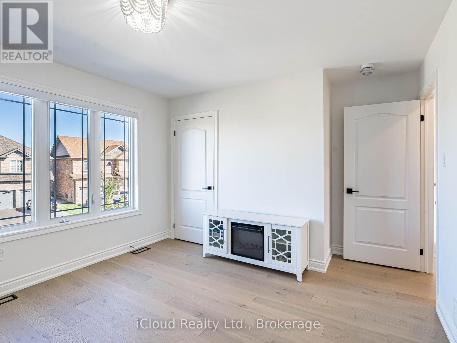 207 Rutherford Road, Bradford West Gwillimbury, Ontario  L3X 0X5 - Photo 36 - N12557892