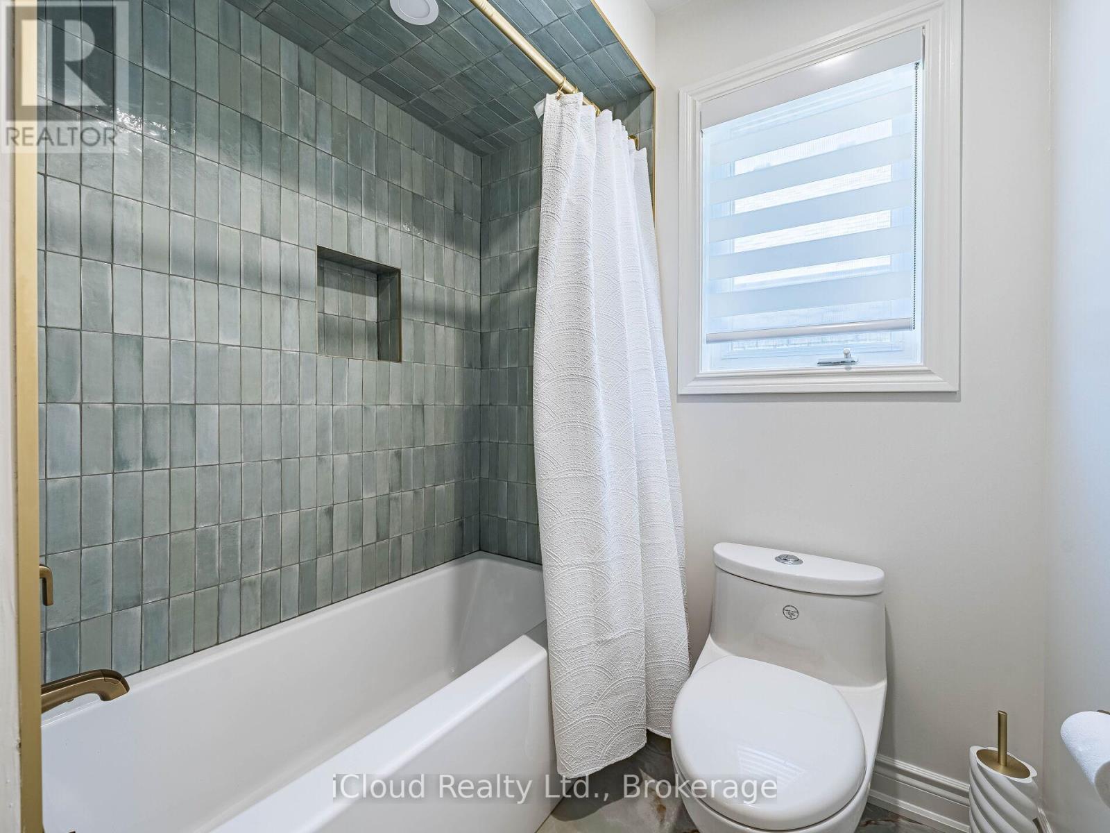 207 Rutherford Road, Bradford West Gwillimbury, Ontario  L3X 0X5 - Photo 44 - N12557892