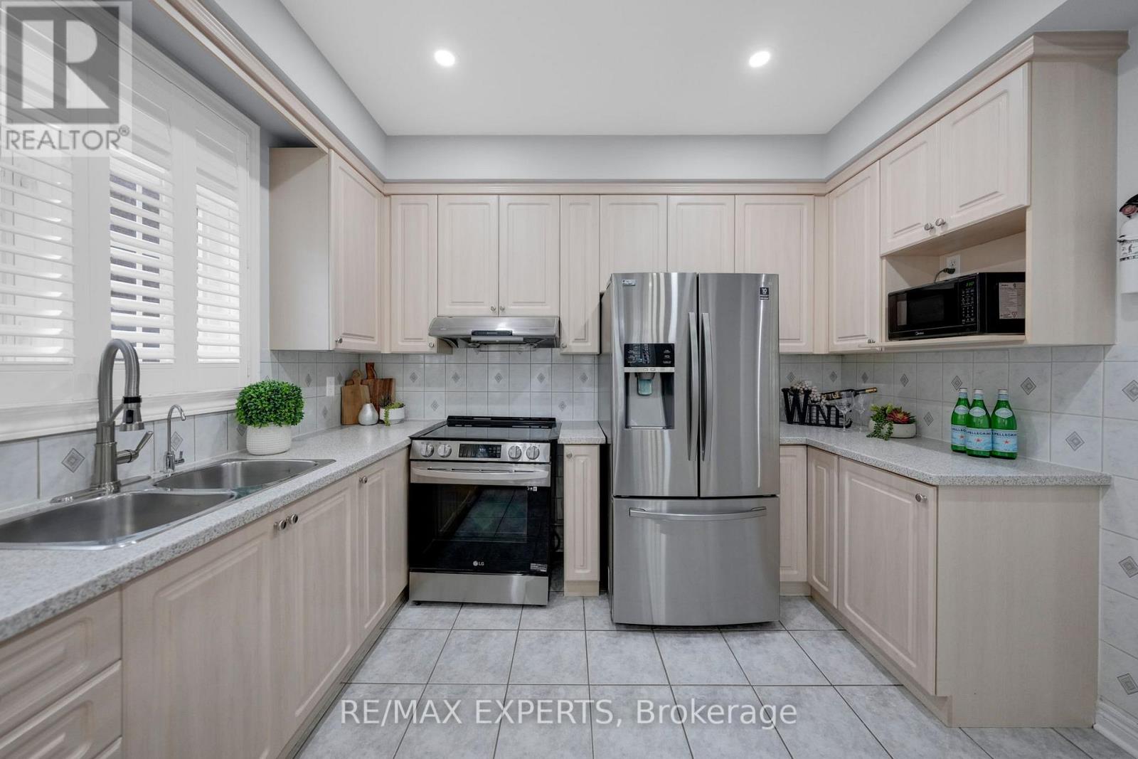 211 Davos Road, Vaughan, Ontario  L4H 2X1 - Photo 16 - N12557936