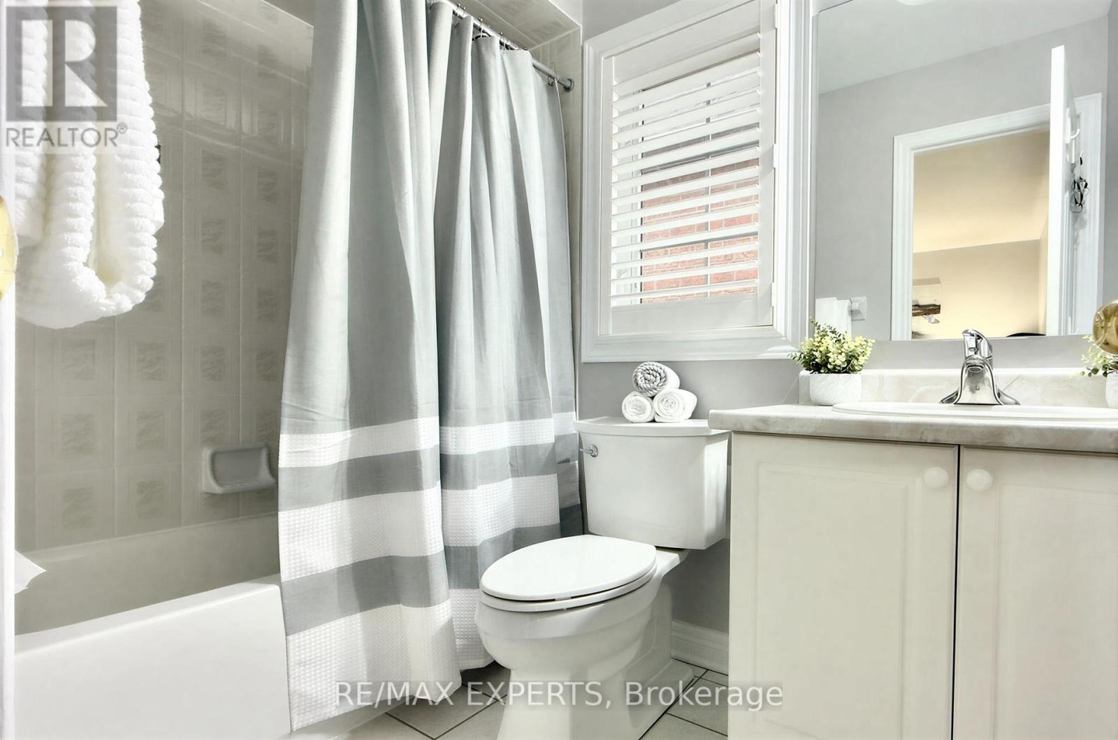 211 Davos Road, Vaughan, Ontario  L4H 2X1 - Photo 30 - N12557936