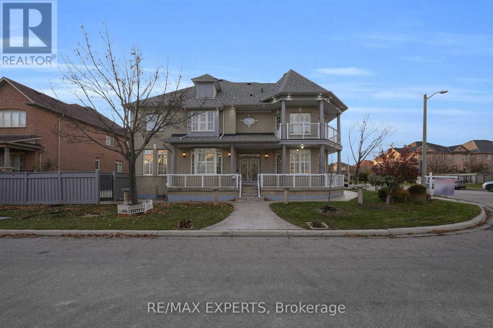 211 Davos Road, Vaughan, Ontario  L4H 2X1 - Photo 5 - N12557936