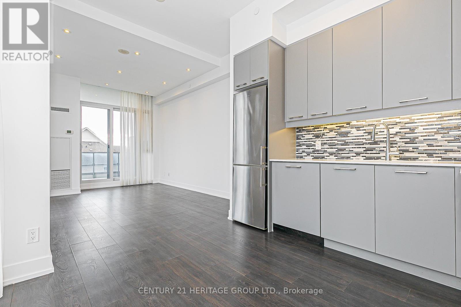 351 - 9471 Yonge Street, Richmond Hill, Ontario  L4C 0Z5 - Photo 4 - N12557978