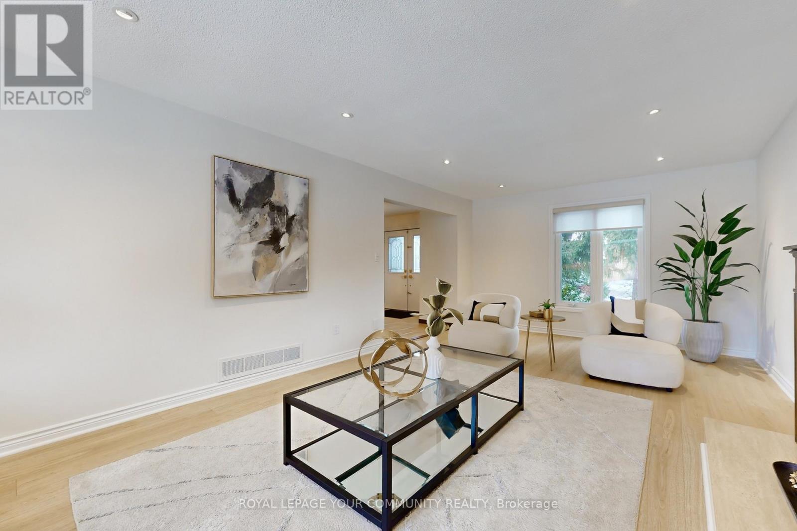 170 Garden Avenue, Richmond Hill, Ontario  L4C 6M2 - Photo 7 - N12558012