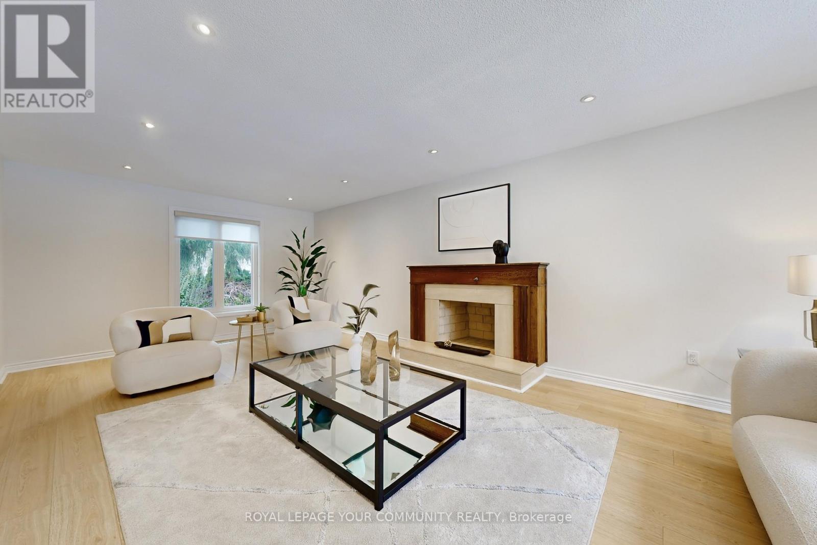 170 Garden Avenue, Richmond Hill, Ontario  L4C 6M2 - Photo 8 - N12558012