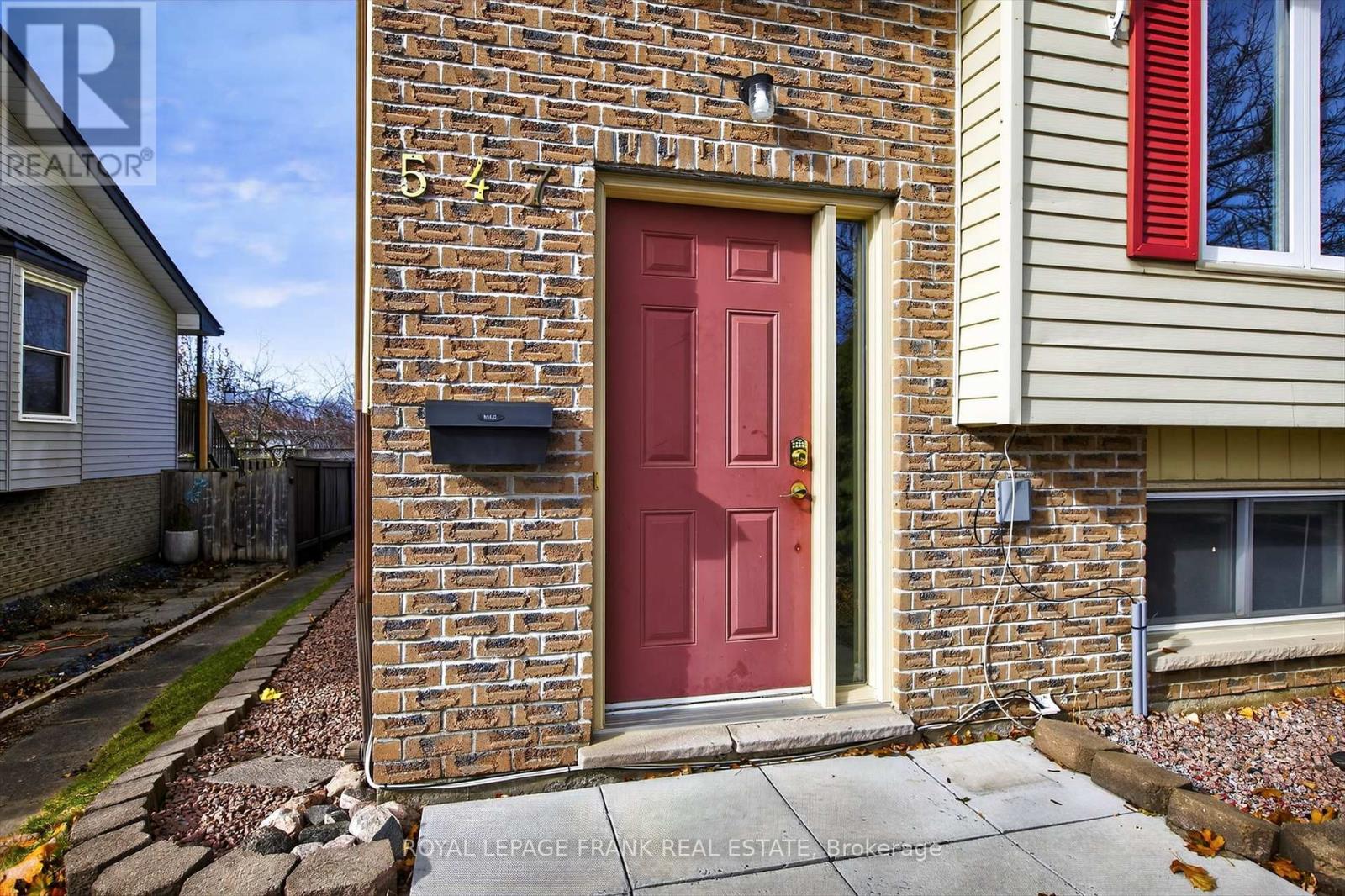 547 Crystal Drive, Peterborough, Ontario  K9J 8H7 - Photo 4 - X12558216