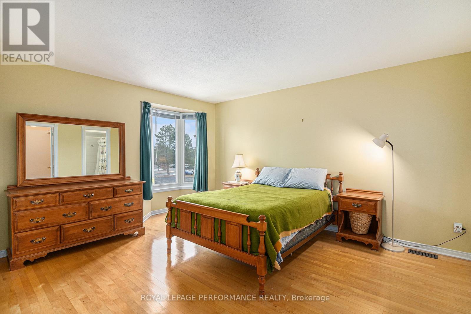 1642 Prestwick Drive, Ottawa, Ontario  K1E 2Y1 - Photo 13 - X12558178