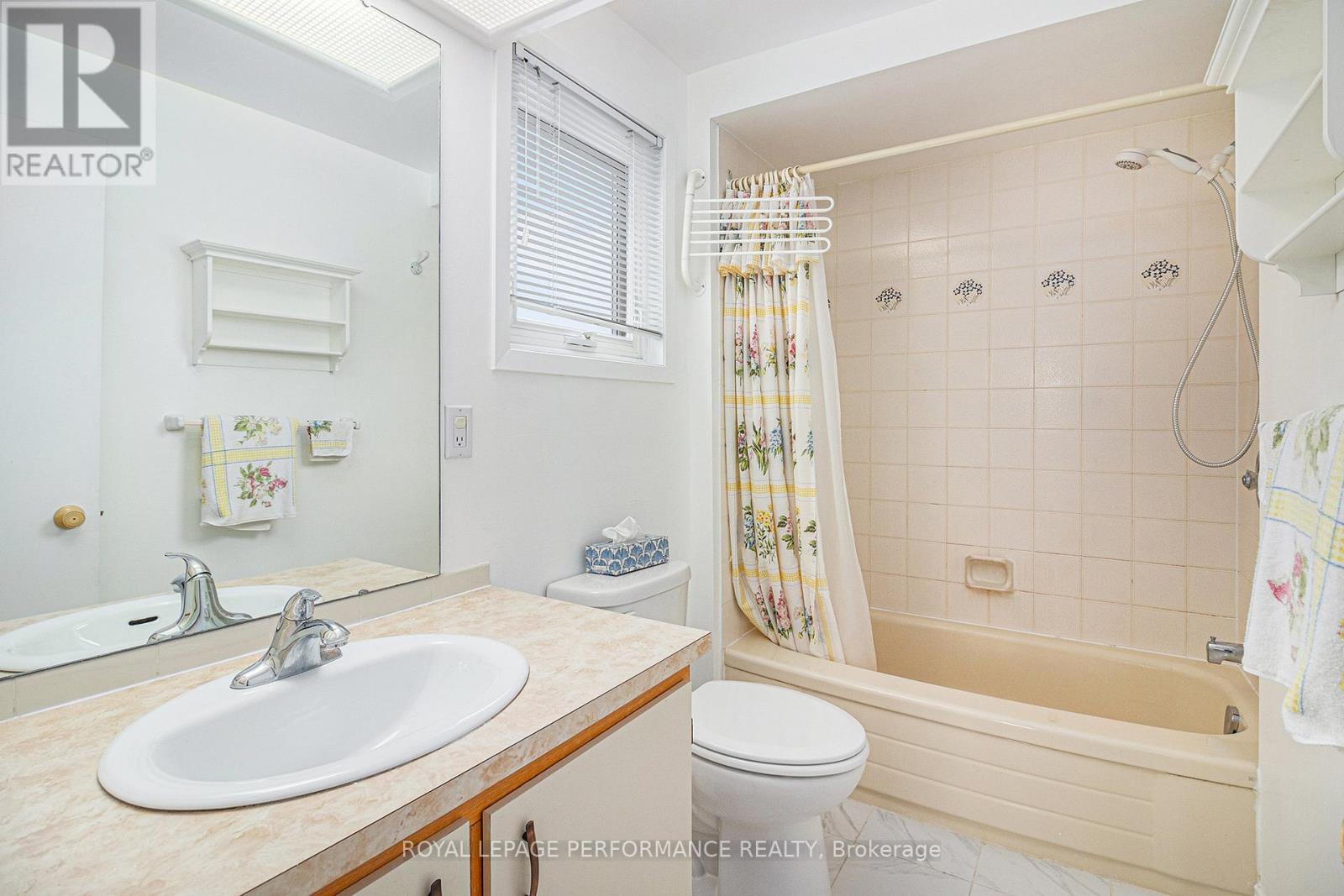 1642 Prestwick Drive, Ottawa, Ontario  K1E 2Y1 - Photo 16 - X12558178