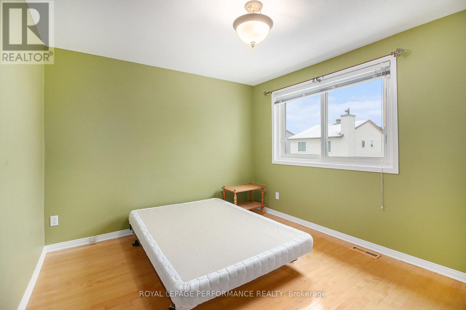 1642 Prestwick Drive, Ottawa, Ontario  K1E 2Y1 - Photo 18 - X12558178