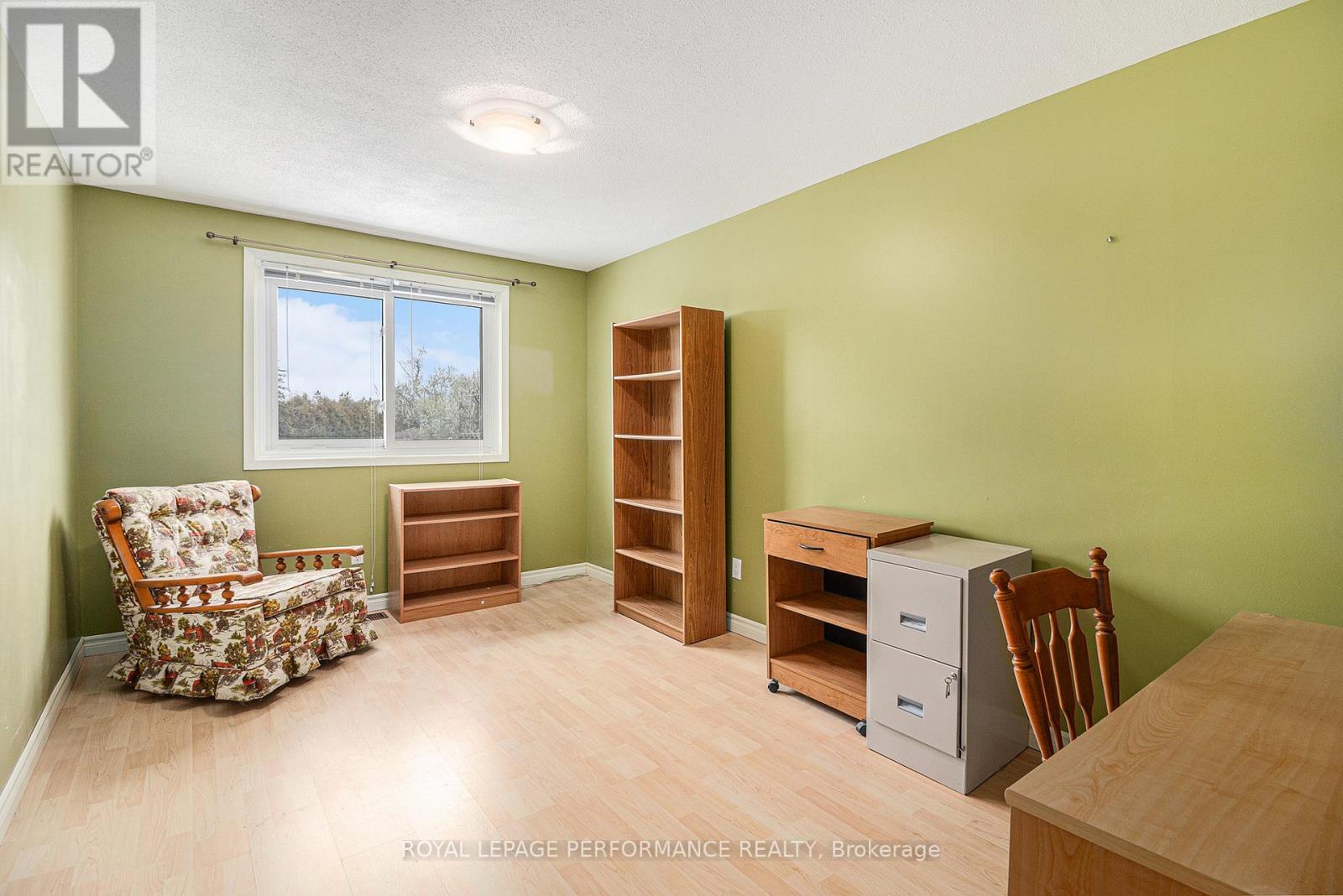 1642 Prestwick Drive, Ottawa, Ontario  K1E 2Y1 - Photo 19 - X12558178