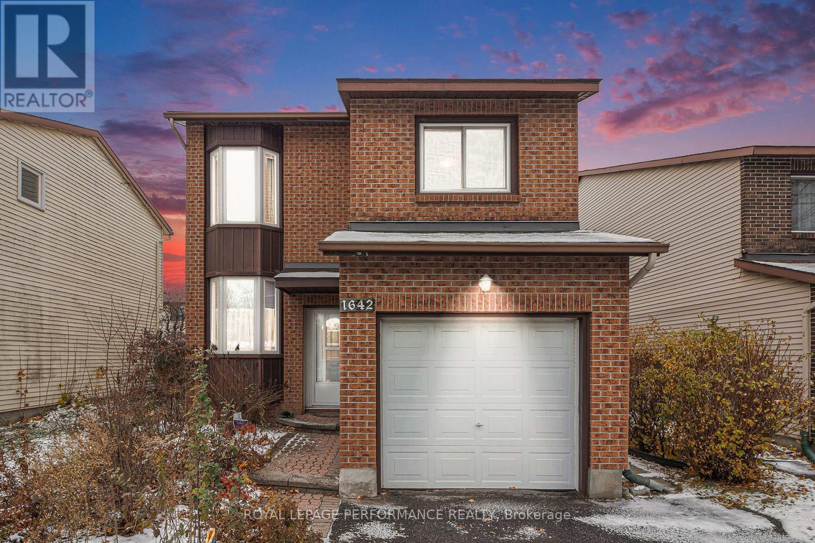 1642 Prestwick Drive, Ottawa, Ontario  K1E 2Y1 - Photo 2 - X12558178