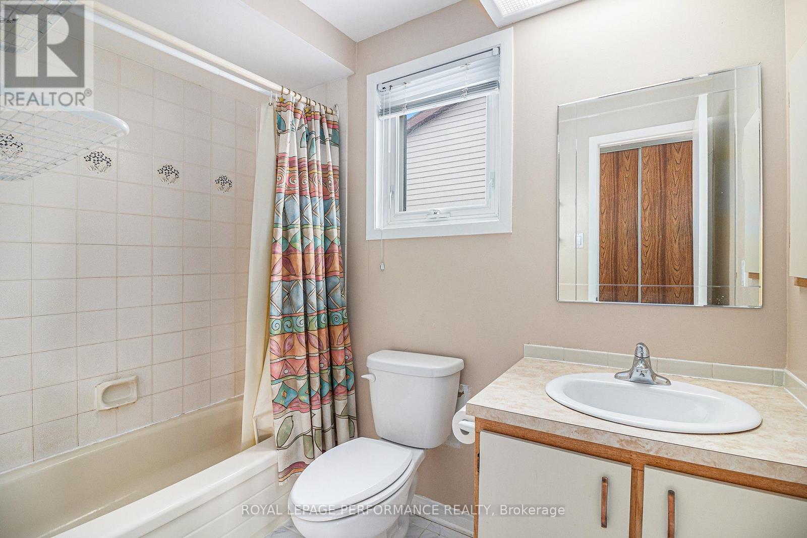 1642 Prestwick Drive, Ottawa, Ontario  K1E 2Y1 - Photo 20 - X12558178