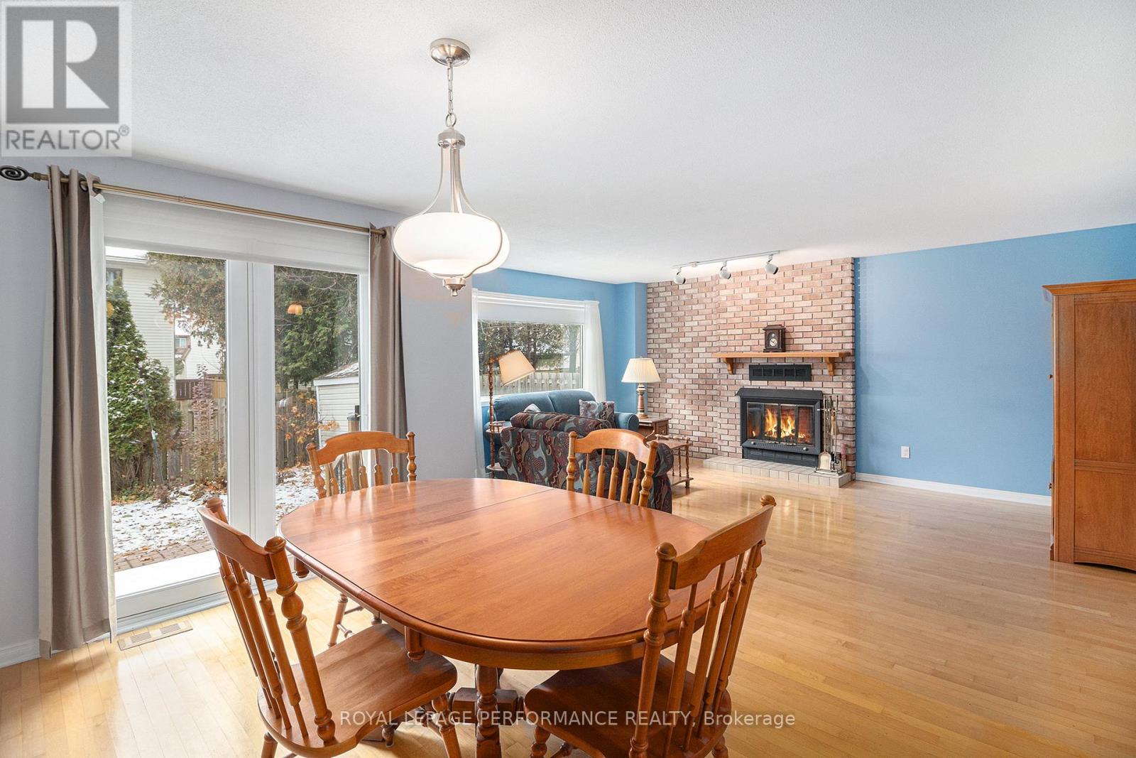 1642 Prestwick Drive, Ottawa, Ontario  K1E 2Y1 - Photo 5 - X12558178