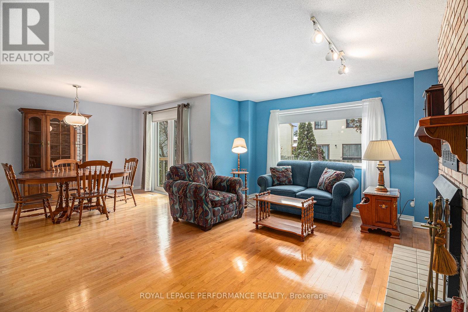 1642 Prestwick Drive, Ottawa, Ontario  K1E 2Y1 - Photo 7 - X12558178