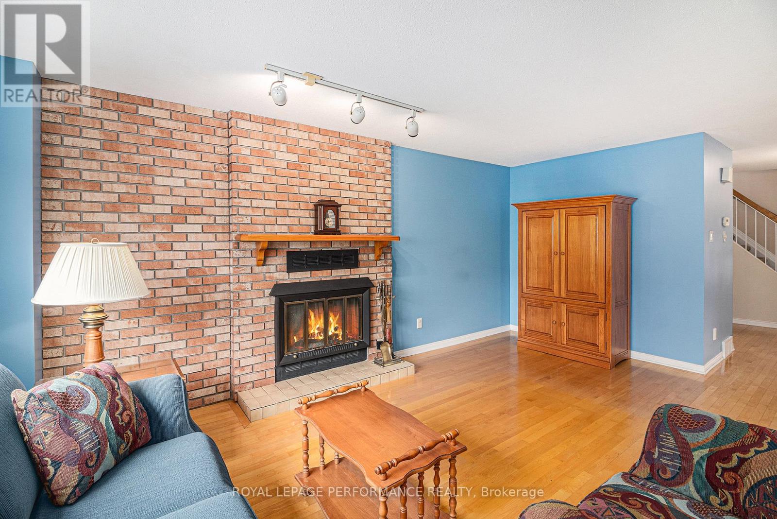 1642 Prestwick Drive, Ottawa, Ontario  K1E 2Y1 - Photo 8 - X12558178