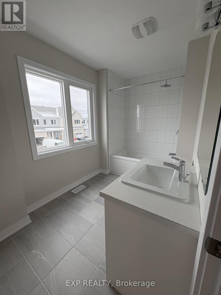 215 Ryan Reynolds Way, Ottawa, Ontario  K4A 5T6 - Photo 14 - X12553780