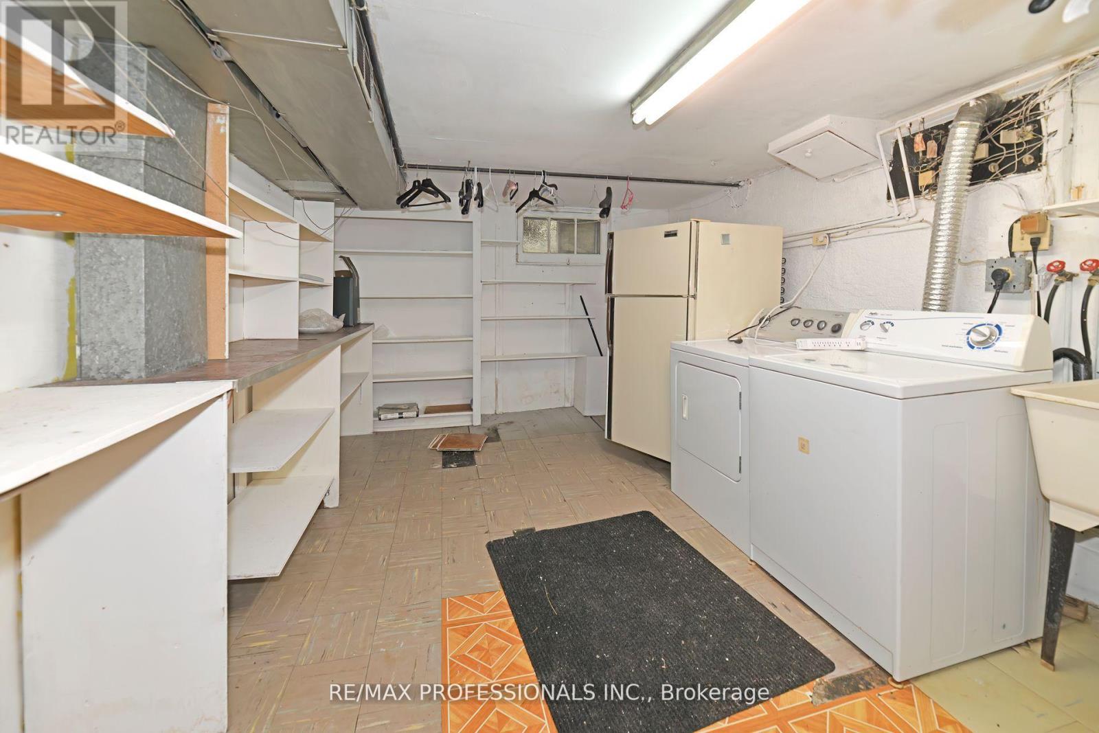 1161 Royal York Road, Toronto, Ontario  M9A 4B2 - Photo 21 - W12557870