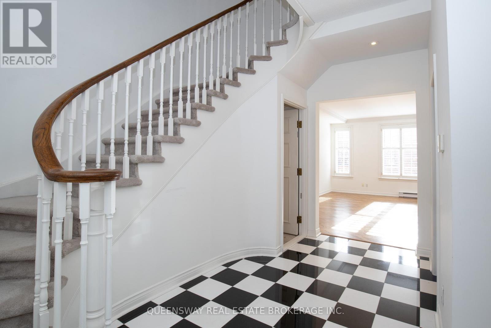 129 - 2289 Lakeshore Boulevard, Toronto, Ontario  M8V 3Y2 - Photo 4 - W12557872