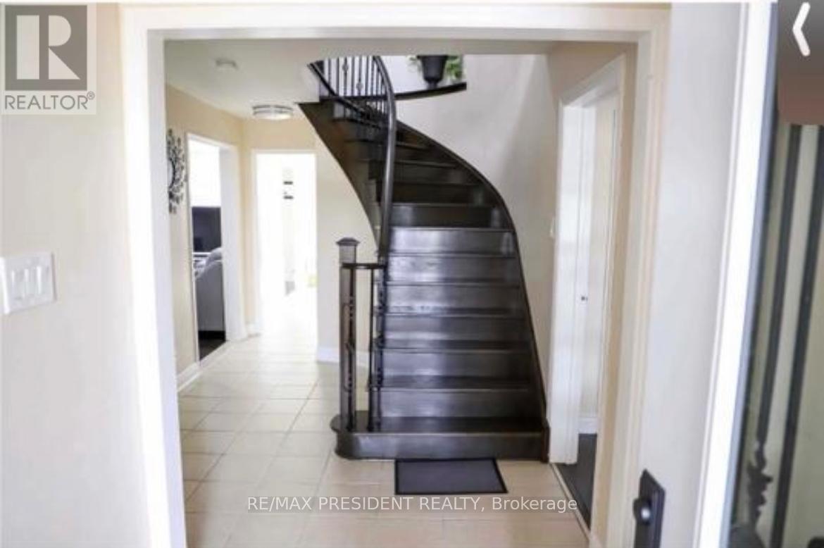 146 Havelock Drive, Brampton, Ontario  L6W 4G3 - Photo 10 - W12557940