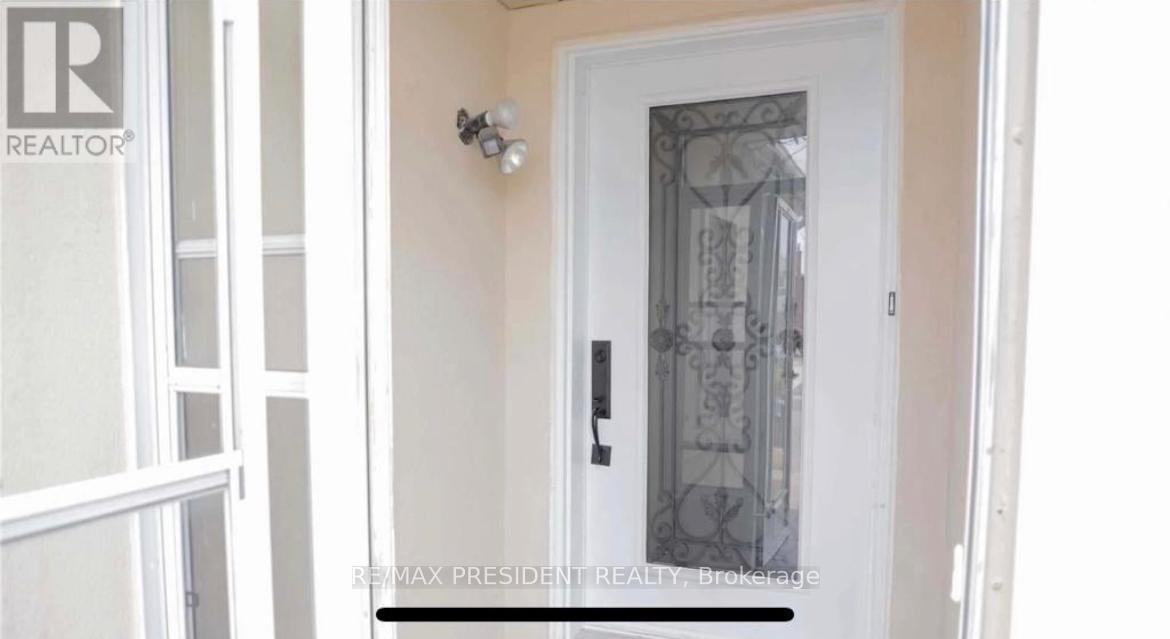 146 Havelock Drive, Brampton, Ontario  L6W 4G3 - Photo 2 - W12557940