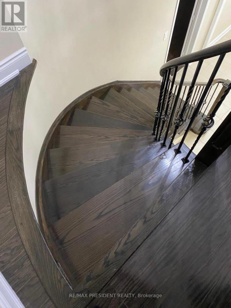 146 Havelock Drive, Brampton, Ontario  L6W 4G3 - Photo 8 - W12557940