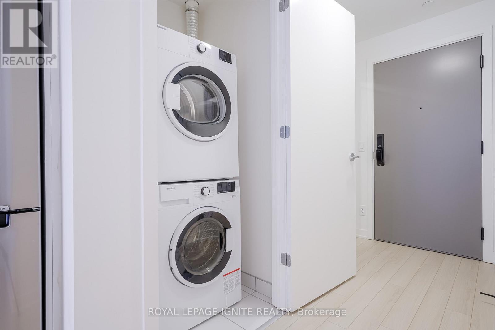 801 - 3071 Trafalgar Road, Oakville, Ontario  L6H 8C6 - Photo 4 - W12557968