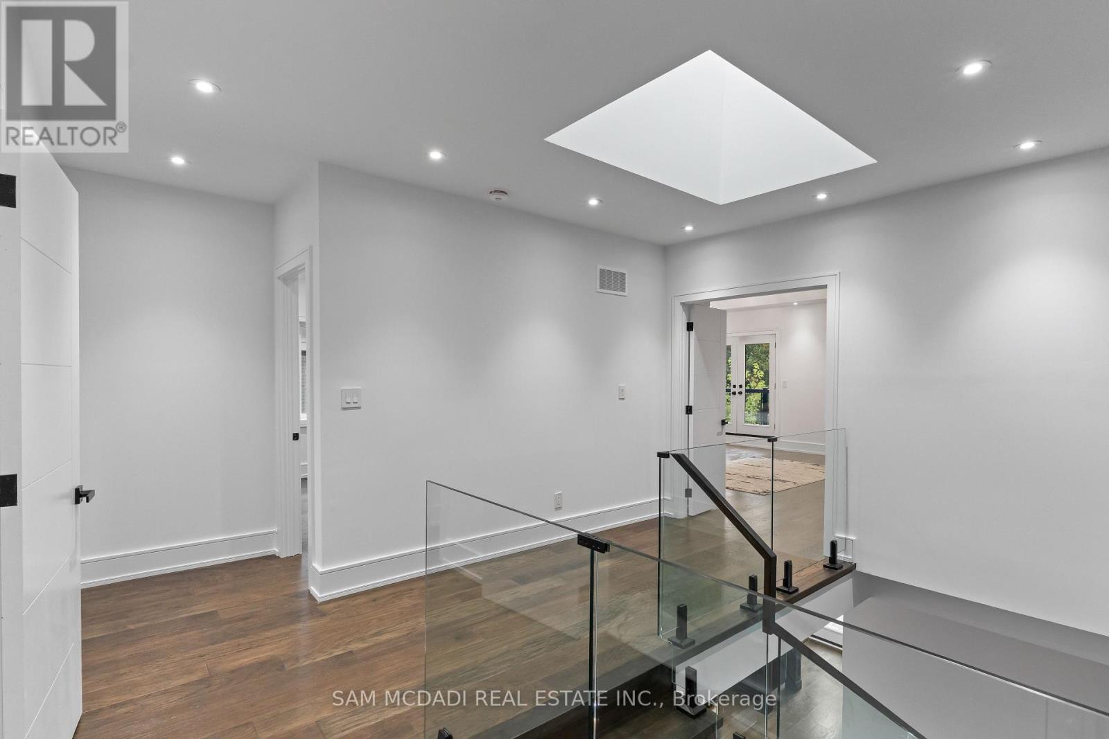 193 Mateo Place, Mississauga, Ontario  L5A 0A5 - Photo 17 - W12558044