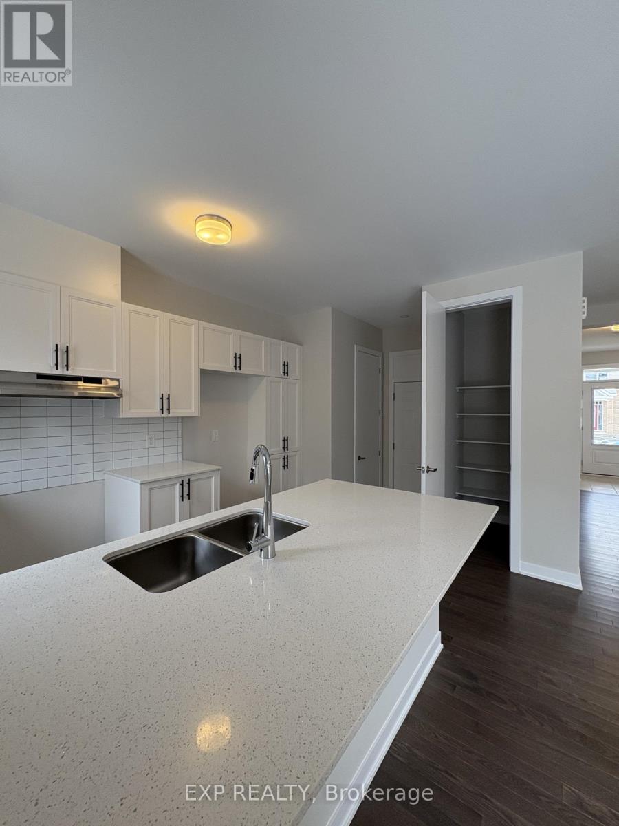 215 Ryan Reynolds Way, Ottawa, Ontario  K4A 5T6 - Photo 7 - X12553780