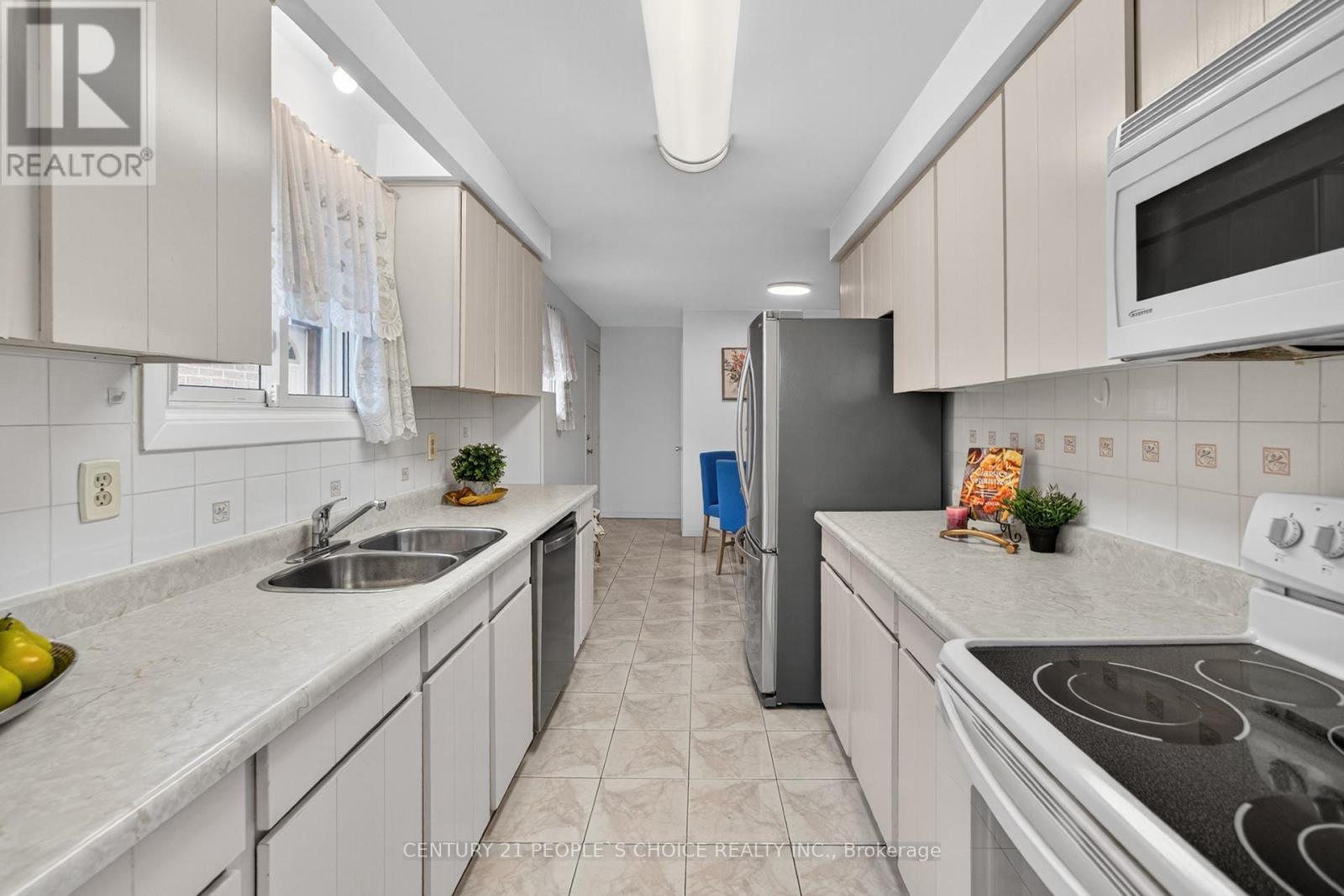 3404 Monica Drive, Mississauga, Ontario  L4T 3E7 - Photo 13 - W12558066