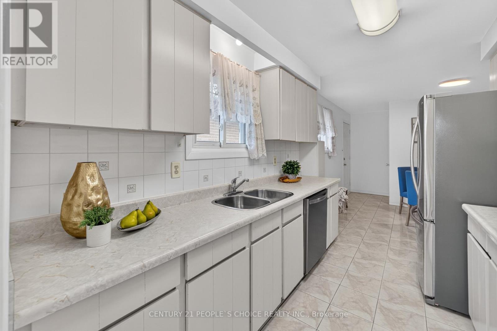 3404 Monica Drive, Mississauga, Ontario  L4T 3E7 - Photo 15 - W12558066