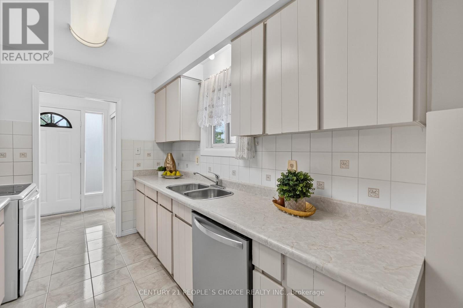 3404 Monica Drive, Mississauga, Ontario  L4T 3E7 - Photo 17 - W12558066