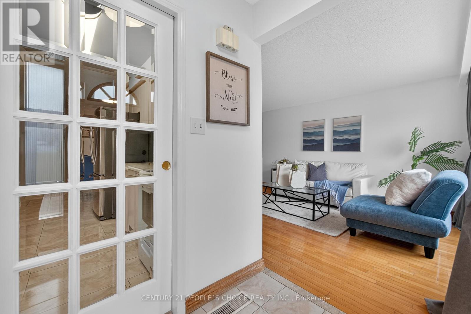 3404 Monica Drive, Mississauga, Ontario  L4T 3E7 - Photo 5 - W12558066