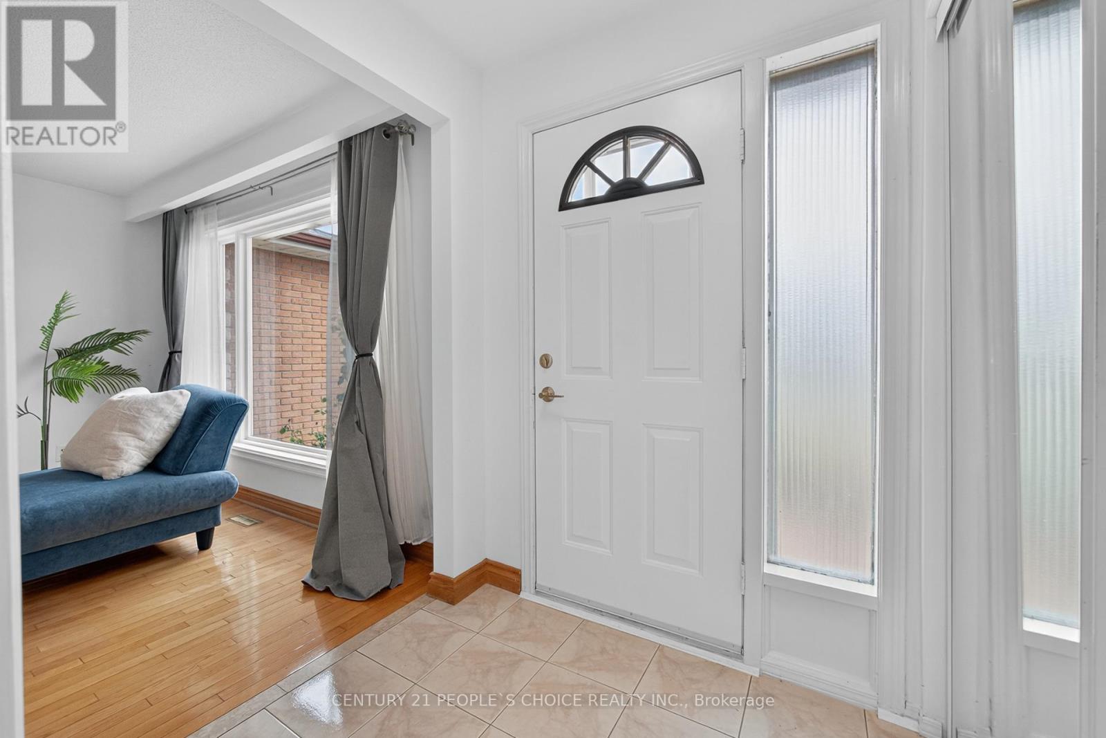 3404 Monica Drive, Mississauga, Ontario  L4T 3E7 - Photo 6 - W12558066