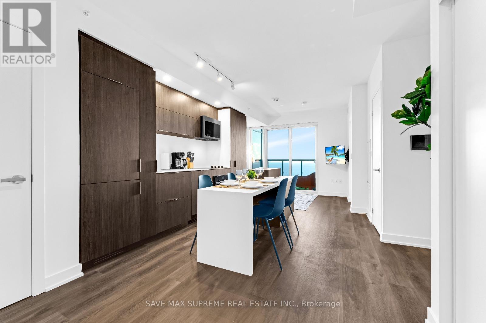 1406 - 370 Martha Street, Burlington, Ontario  L7R 0G9 - Photo 4 - W12558094